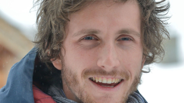 Baptiste Lecaplain sur un tournage (capture Twitter Actu Cin&eacute;)