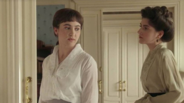 La Promessa, trame 20-24 novembre: Jimena si scaglia contro Catalina e allontana Jana.