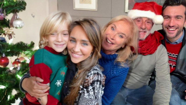 Un posto al sole, Eduardo,Viola, Ornella, Raffaele e Damiano assieme per Natale.