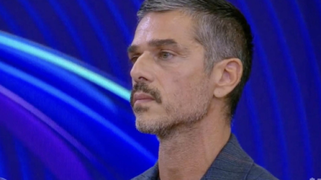 GF, Varrese dopo l'ingresso di Perla: 'Noto cose che non devo dire'.