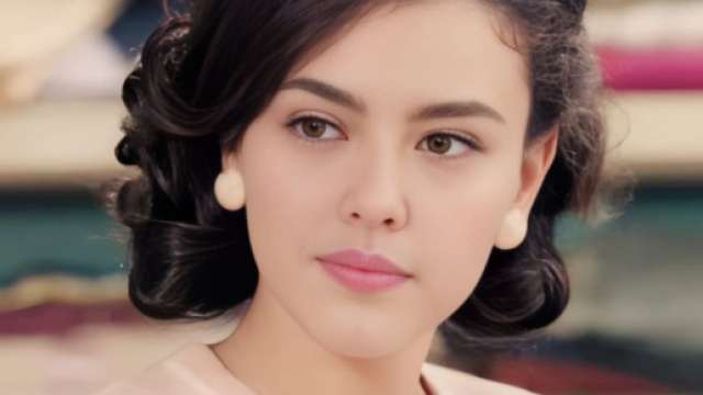 In foto Maria Puglisi (Chiara Russo) de Il Paradiso delle signore.