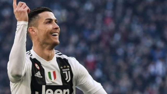 Cristiano Ronaldo, giocatore portoghese.
