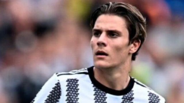 Juventus, a Firenze cori contro Vlahovic e Chiesa sfott&ograve; anche a Fagioli