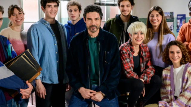 Cambio programmazione tv dicembre: finiscono Un Professore e Lea, Il Paradiso non si ferma.