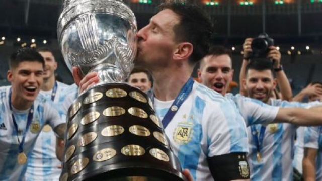 Leo Messi et l'Argentine tenants du titre en Copa America. (screenshot Twitter - @KakaManiaAr)