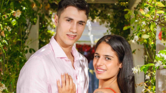 GF, Mirko e Perla ballano un lento sulle note di I will always love you (Video).