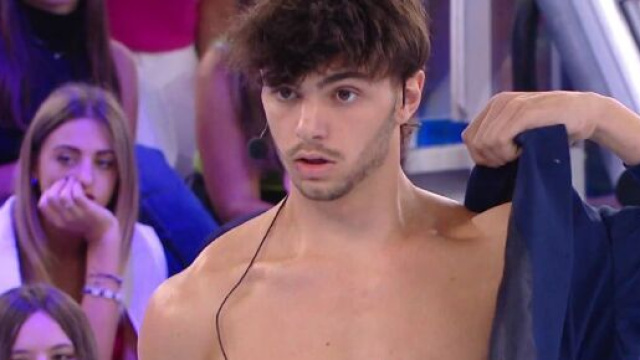Amici, spoiler pomeridiano del 26/11: sfida congelata per Nicholas, Stella e Chiara out
