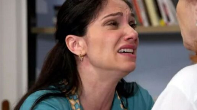 Un posto al sole, trame 29-30 novembre: problemi economici per Rosa.