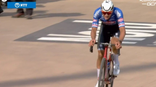 Ciclismo, Mathieu Van der Poel dovrebbe iniziare la stagione su strada con la Strade Bianche.