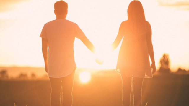 L'oroscopo del 26 novembre: problemi di coppia per il Cancro.