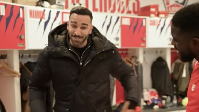 Adil Rami pr&eacute;sent pour une soir&eacute;e d'EA Sports. (screenshot Twitter - @primevideo)