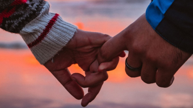 L'oroscopo del 27 novembre per le coppie: compromessi per il Capricorno.