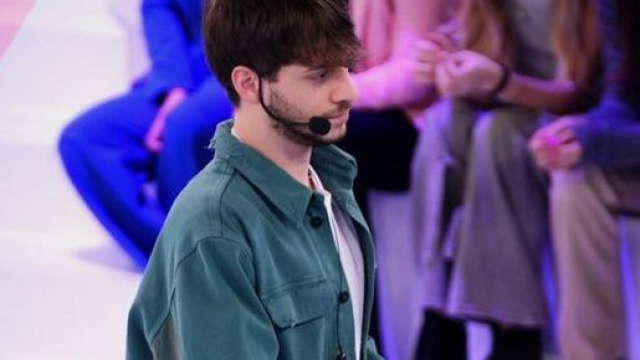 In foto Holden, cantante di Amici 23.