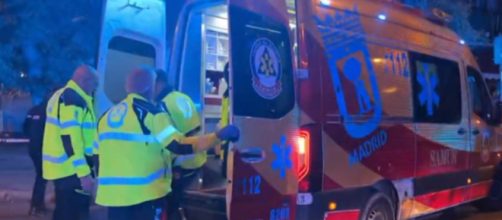 Los facultativos sanitarios trasladaron al joven a un centro de salud (X, EmergenciasMad)