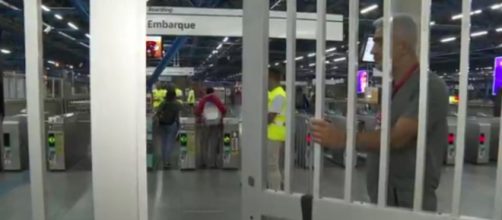 Metr&ocirc; amanheceu com esta&ccedil;&otilde;es fechadas (Reprodu&ccedil;&atilde;o/TV Globo)