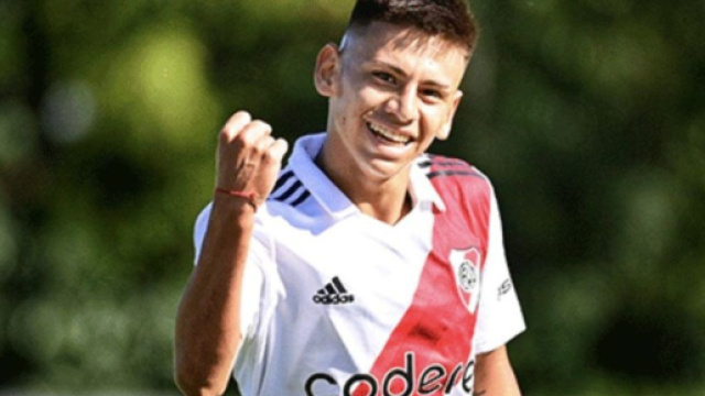 La Juventus starebbe valutando l'acquisto del centrocampista Echeverri.