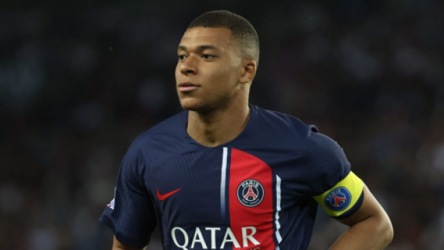 Kylian Mbapp&eacute; avec le brassard de capitaine (capture Twitter @panams75)