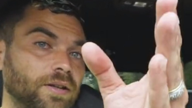 Teji Savanier en voiture (capture Twitter @ActuFoot_)