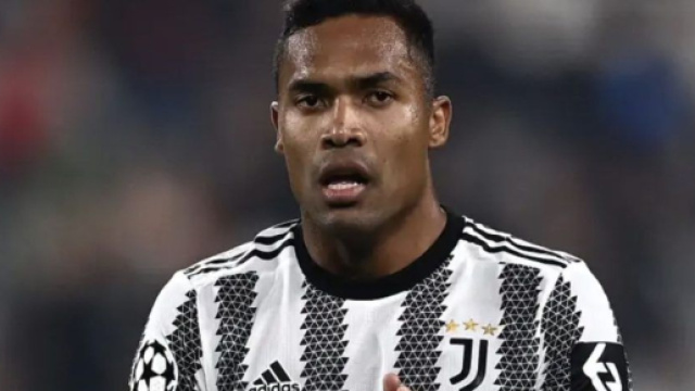 Juventus, Alex Sandro vorrebbe prolungare ma il club ha altri piani.