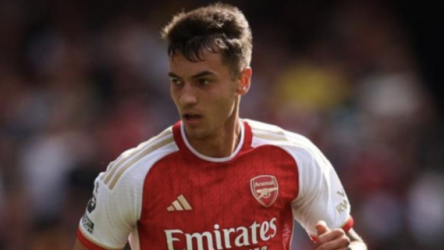 Jakub Kiwior, centrale difensivo dell'Arsenal.