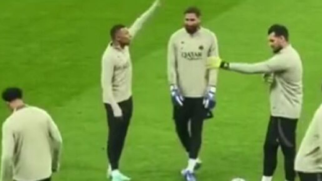 Kylian Mbapp&eacute; dans le stade de l'AC Milan (capture Twitter @panams75)