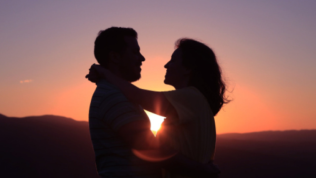 L'oroscopo del 13 novembre, Gemelli pi&ugrave; romantici e Ariete stanco.