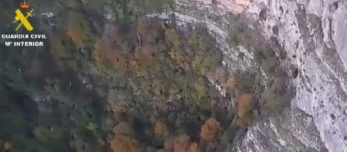 Los efectivos del Grupo de Intervenci&oacute;n y Rescate en Monta&ntilde;a rescataron los cad&aacute;veres en la Sierra de Urbasa (X, @guardiacivil)