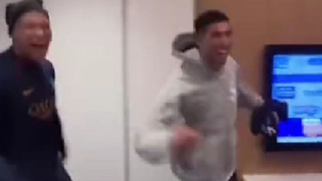 Mbapp&eacute; et Hakimi sous les couleurs du PSG (capture Twitter PSG TV)