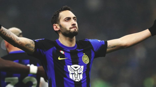 La Lega di Serie A festeggia il rigore di Calhanoglu, i tifosi della Juve: 'Inesistente'.