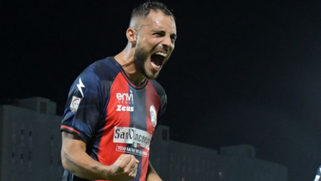 Crotone, Gomez in estate vicino al Perugia