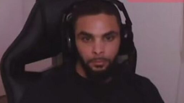 Layvin Kurzawa jouant &agrave; Warzone (capture Twitter @Footballogue)