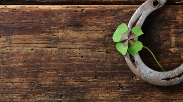 L'Oroscopo e posizioni weekend 16 e 17/12, fortuna: ottimi affari per Cancro.