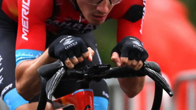 Ciclismo, l'Uci proibir&agrave; di inclinare le leve dei freni: 'Limita la capacit&agrave; frenante'
