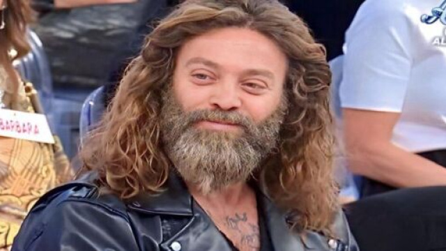 Uomini e Donne, chi &egrave; Ernesto Russo il corteggiatore di Ida: ha 46 anni e un passato come attore.