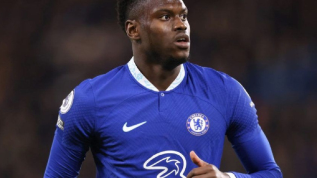 Juventus, ritorna di moda il nome di Badiashile: possibile sfida di mercato con il Milan.