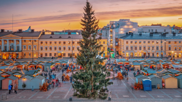 L'oroscopo del giorno 23 dicembre: Capricorno vola in amore, Scorpione in calo (2&ordf; met&agrave;).