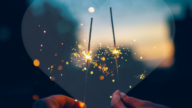 L'oroscopo settimanale dal 25 al 31 dicembre, amore e soldi: colpi di fortuna per Cancro.