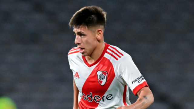 In foto Echeverri, centrocampista del River Plate.