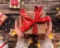 5 idee regalo di Natale per uomo: dal viaggio a sorpresa agli accessori hi-tech