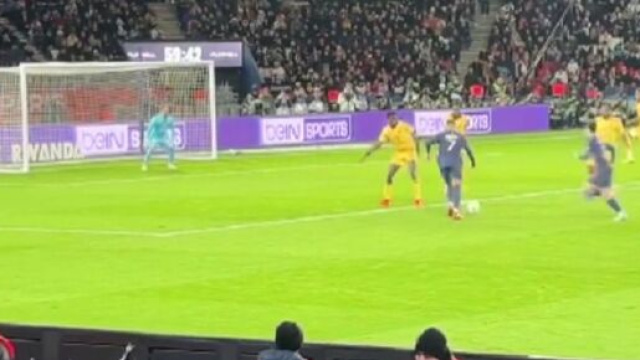 Le but de Kylian Mbapp&eacute; contre Metz (capture Twitter @Val_Devillaire)