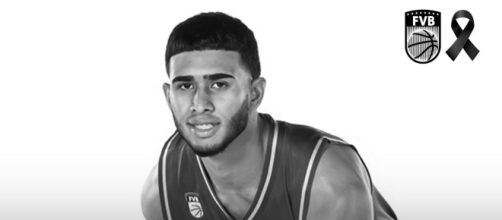 Garly Sojo jugaba en Gladiadores de Anzo&aacute;tegui (X, @FVBbasketball)