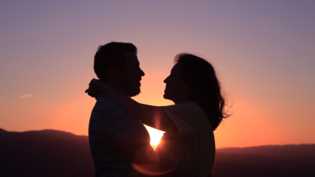 L'oroscopo del 28 dicembre, Cancro soddisfatto e Gemelli sorridenti.