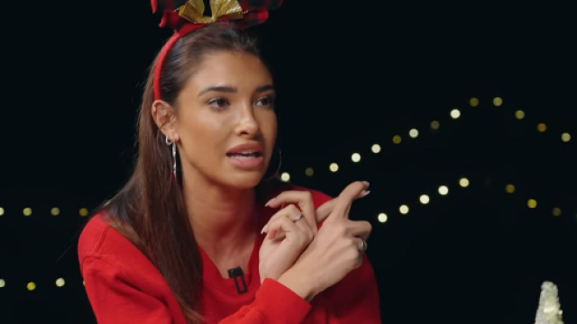 M&eacute;lanie Dedigama explique enfin les raisons de sa rupture avec Julien Bert et avoue une infid&eacute;lit&eacute; avec Bastos. (YouTube @Darko)