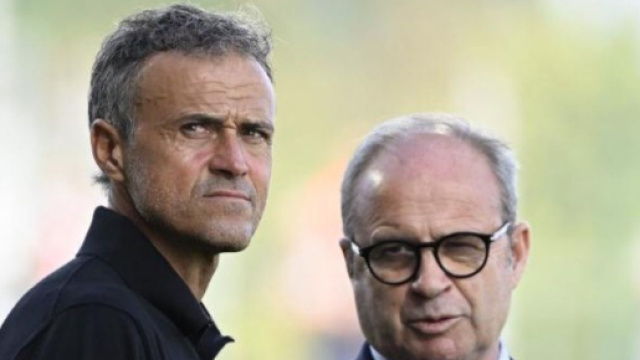 Luis Enrique et Luis Campos au travail pour le mercato du PSG. (screesnhot X @Paris_SGINFOS)