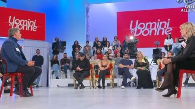 Uomini e donne, anticipazioni: Manuela d&agrave; buca ad Alessio, Gabriella rifiuta due cavalieri.