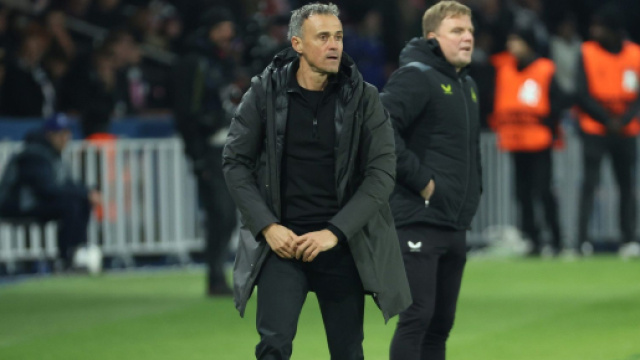 Luis Enrique sur le banc du PSG (capture Twitter @ActuFoot_)