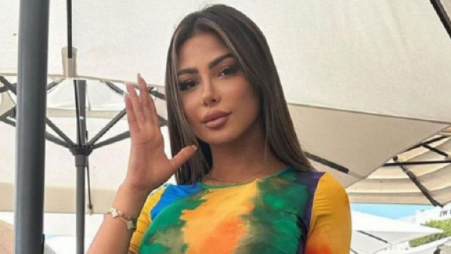 Maeva Ghennam, &eacute;cart&eacute; par ses amis, d&eacute;cide de passer le r&eacute;veillon du Nouvel An en famille (Screenshoot Twitter @GossipRoomOff)