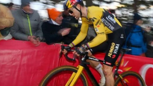 Ciclismo, Wout van Aert ha vinto il ciclocross di Zolder usando una bicicletta da gravel.