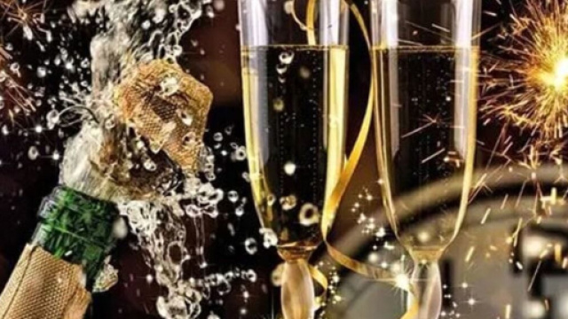 Previsioni di Capodanno 2024: per i Gemelli incontri intriganti e Leone protagonista