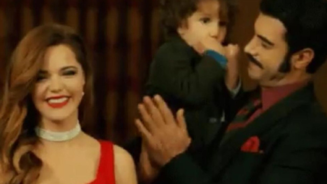 Terra amara - Hilal Altınbilek (Zuleyha) e Murat &Uuml;nalmış (Demir).
